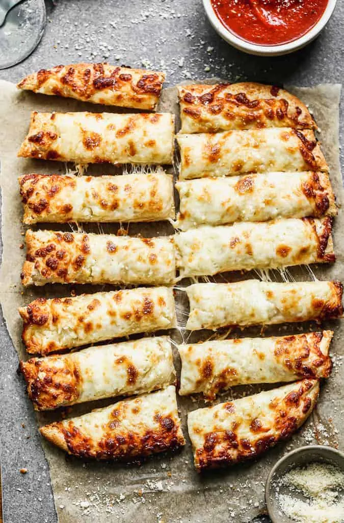 cheezy sticks (4 pcs)
